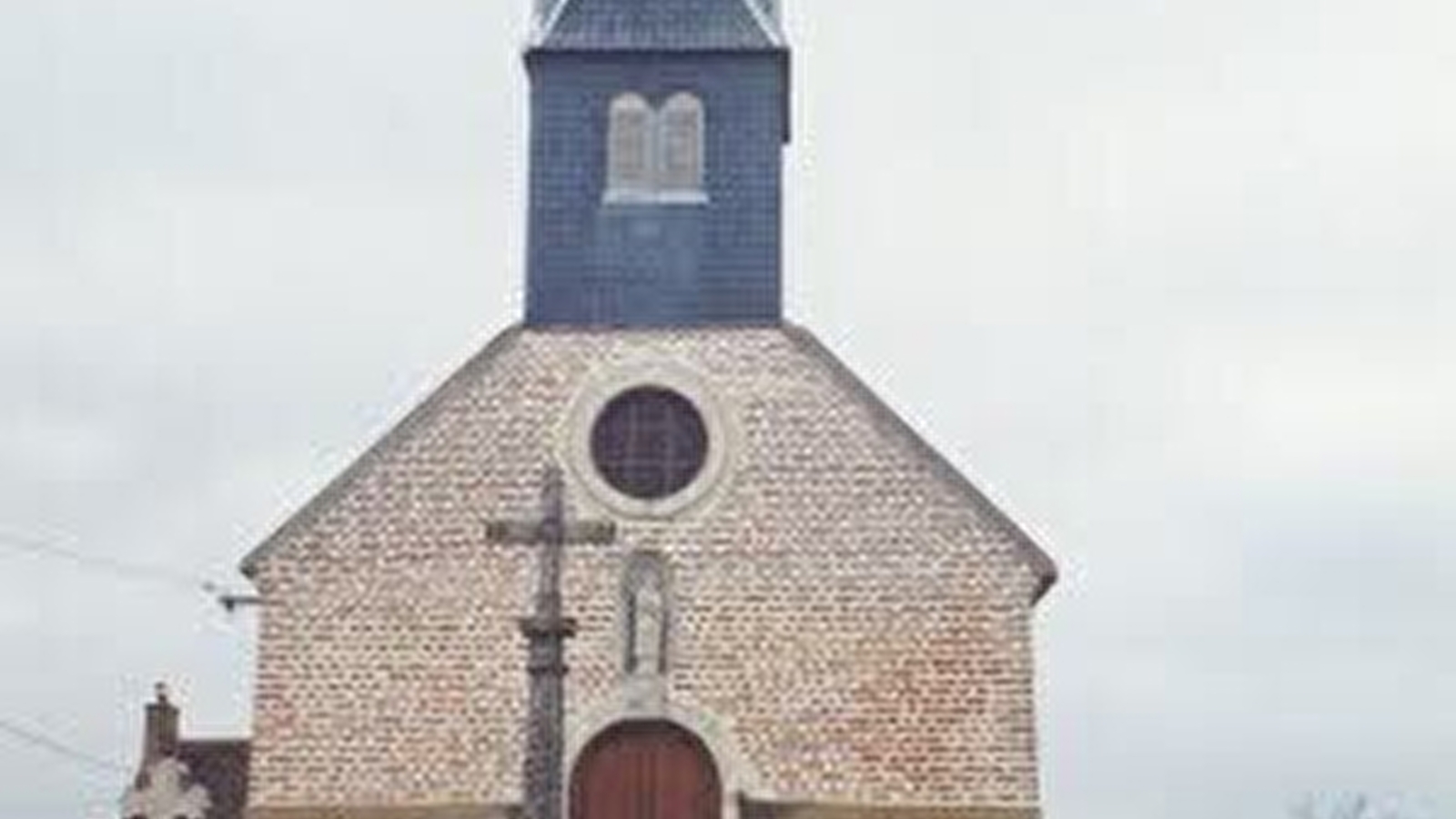 Les journées du patrimoine : exposants d'arts à l'église de Guerfand
