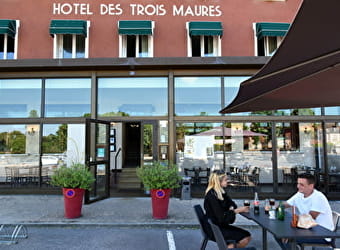 Hôtel-Restaurant Les Trois Maures - VERDUN-SUR-LE-DOUBS